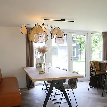 Coastal With Sauna For 6 בית נופש *